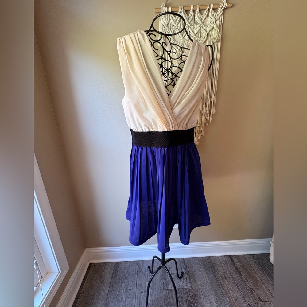 Deep-V Draped Neck Color-block Cream & Purple Pleated Mini Dress